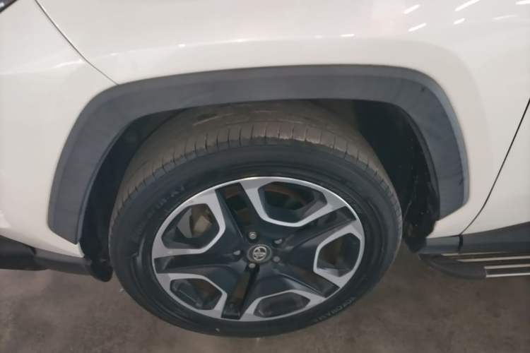 Used Toyota RAV4 2020 2.0L CVT Two-Wheel Drive Prestige Edition Left Front Wheel Hub