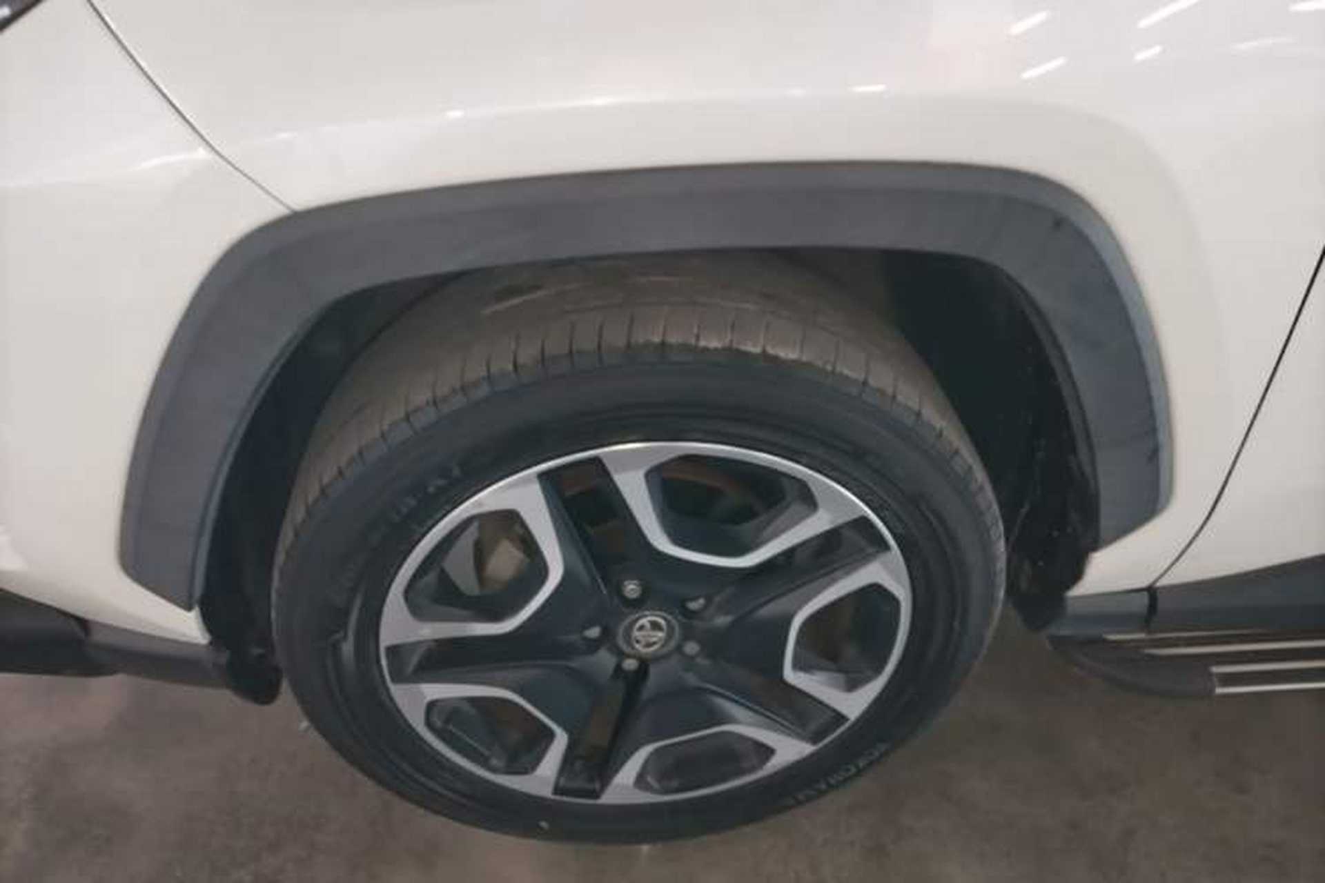 Used Toyota RAV4 2020 2.0L CVT Two-Wheel Drive Prestige Edition Left Front Wheel Hub