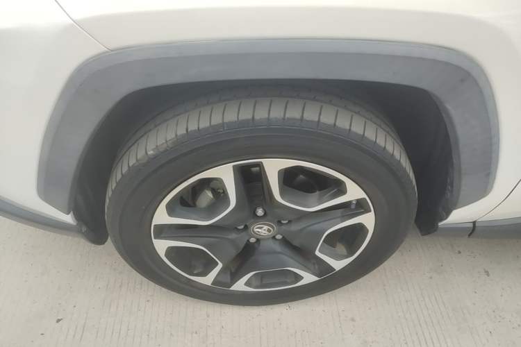 Used Toyota RAV4 2020 2.0L CVT Two-Wheel Drive Prestige Edition Left Front Wheel Hub