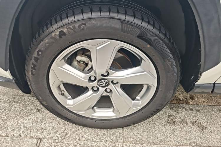 Used Toyota RAV4 2020 Dual-Engine 2.5L E-CVT Two-Wheel Drive Elite Edition Left Front Wheel Hub