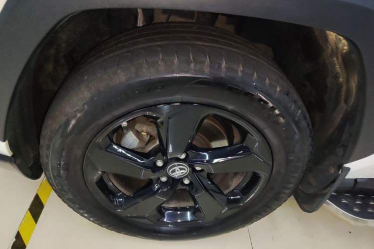 Used Toyota RAV4 2020 Dual-Engine 2.5L E-CVT 4x4 Elite PLUS Edition Left Front Wheel Hub