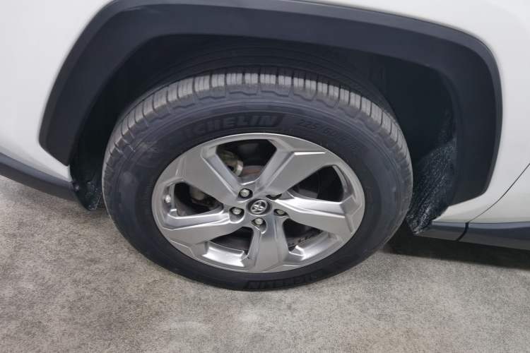 Used Toyota RAV4 2020 Dual-Engine 2.5L E-CVT Two-Wheel Drive Elite Edition Left Front Wheel Hub