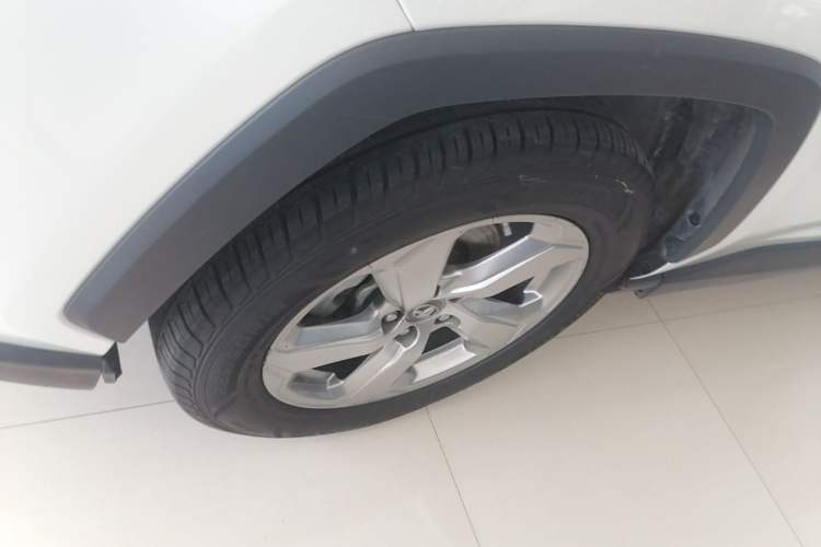 Used Toyota RAV4 2020 2.0L CVT 4x4 Trend Edition Left Front Wheel Hub
