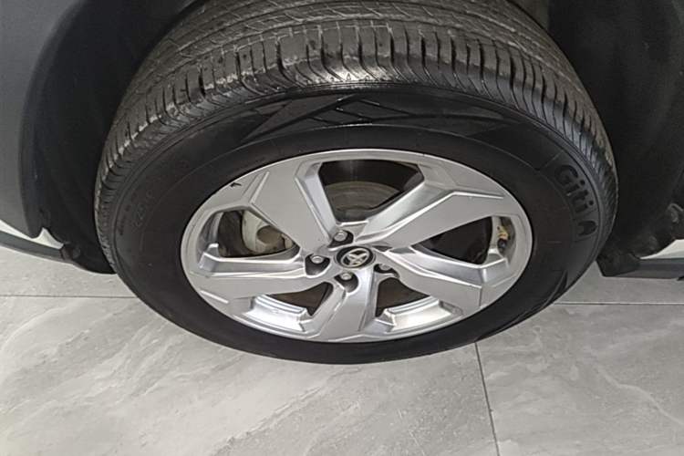 Used Toyota RAV4 2020 2.0L CVT Two-Wheel Drive Fashion PLUS Edition Left Front Wheel Hub