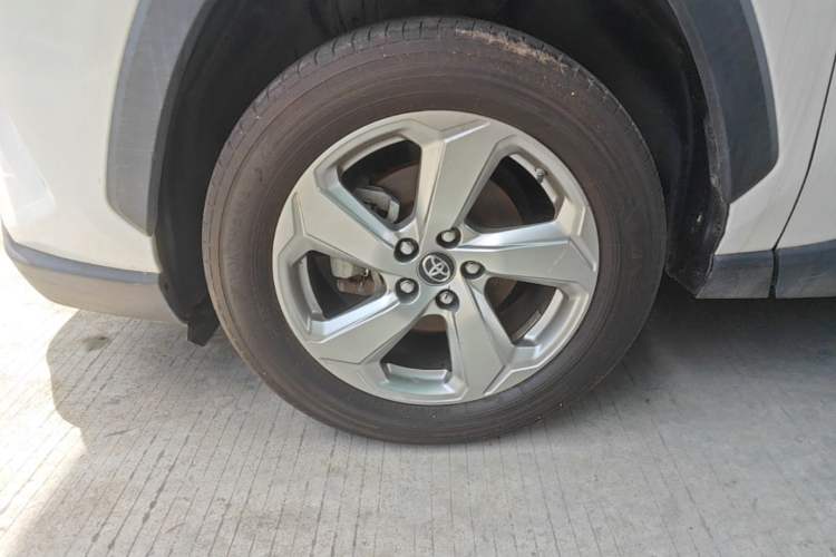 Used Toyota RAV4 2020 2.0L CVT Two-Wheel Drive Fashion Edition Left Front Wheel Hub