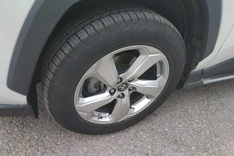 Used Toyota RAV4 2020 2.0L CVT 4x4 Trend Edition Left Front Wheel Hub