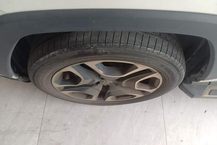 Used Toyota RAV4 2020 2.0L CVT Two-Wheel Drive Prestige Edition Left Front Wheel Hub