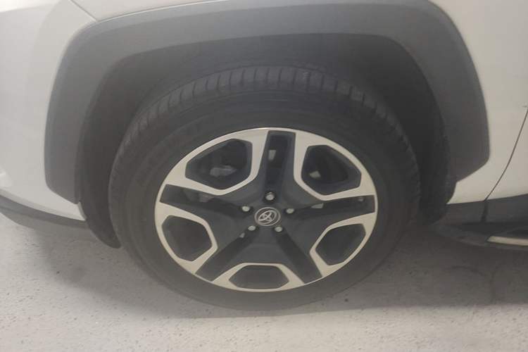 Used Toyota RAV4 2020 2.0L CVT Four-Wheel Drive Prestige Edition Left Front Wheel Hub