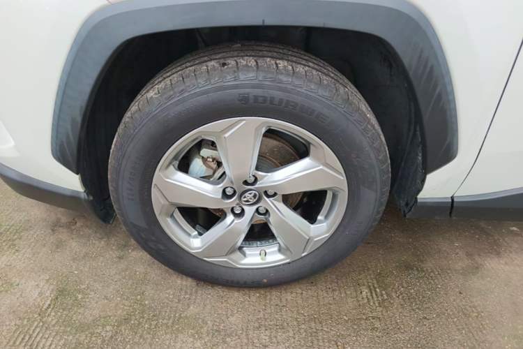 Used Toyota RAV4 2020 2.0L CVT 4x4 Style PLUS Edition Left Front Wheel Hub