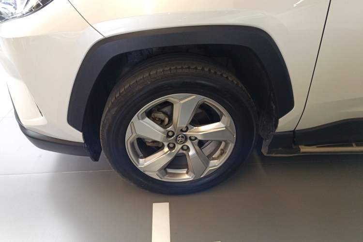 Used Toyota RAV4 2020 2.0L CVT Two-Wheel Drive Fashion Edition Left Front Wheel Hub