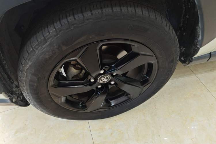Used Toyota RAV4 2020 Dual-Engine 2.5L E-CVT 4x4 Elite PLUS Edition Left Front Wheel Hub