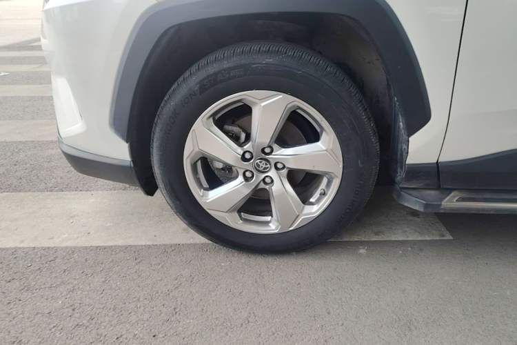 Used Toyota RAV4 2020 2.0L CVT Two-Wheel Drive Fashion Edition Left Front Wheel Hub
