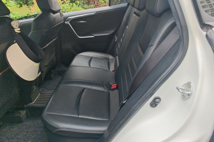 Used Toyota RAV4 2020 Dual-Engine 2.5L E-CVT 4x4 Elite PLUS Edition Left Rear Seat