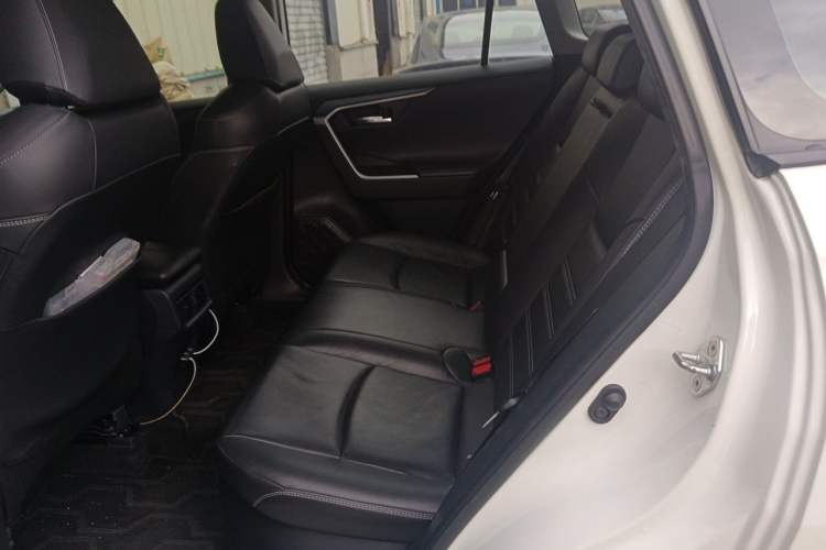 Used Toyota RAV4 2020 Dual-Engine 2.5L E-CVT 4x4 Elite PLUS Edition Left Rear Seat