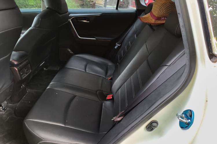 Used Toyota RAV4 2020 2.0L CVT Two-Wheel Drive Prestige Edition Left Rear Seat