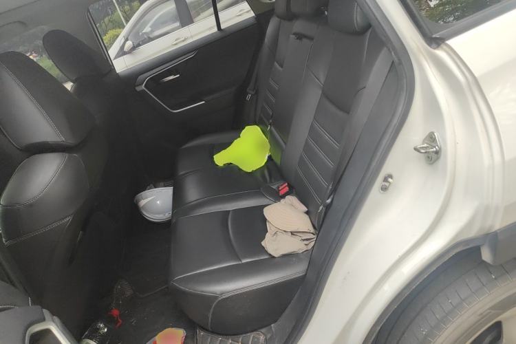 Used Toyota RAV4 2020 2.0L CVT Two-Wheel Drive Fashion PLUS Edition Left Rear Seat