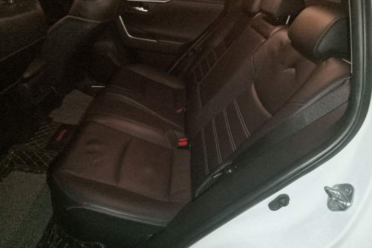 Used Toyota RAV4 2020 Dual-Engine 2.5L E-CVT 4x4 Elite PLUS Edition Left Rear Seat