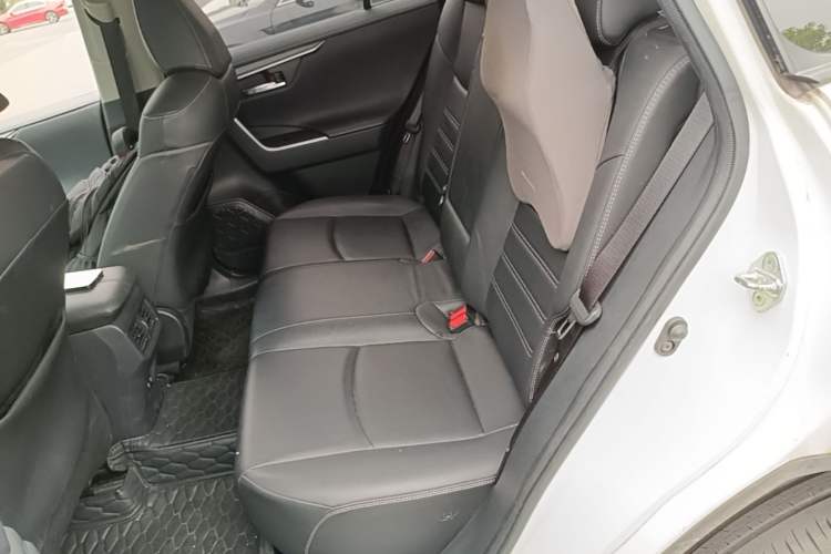 Used Toyota RAV4 2020 2.0L CVT Two-Wheel Drive Fashion PLUS Edition Left Rear Seat