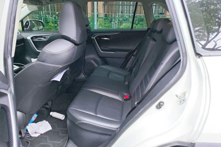 Used Toyota RAV4 2020 Dual-Motor 2.5L E-CVT Four-Wheel Drive Flagship Edition Left Rear Seat