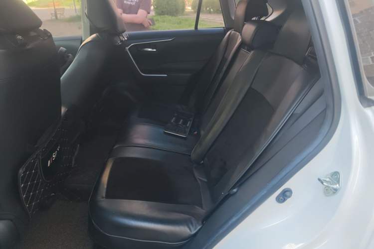Used Toyota RAV4 2020 2.0L CVT Two-Wheel Drive Fashion Edition Left Rear Seat