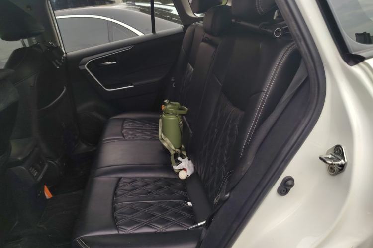 Used Toyota RAV4 2020 Dual-Engine 2.5L E-CVT Two-Wheel Drive Elite Edition Left Rear Seat