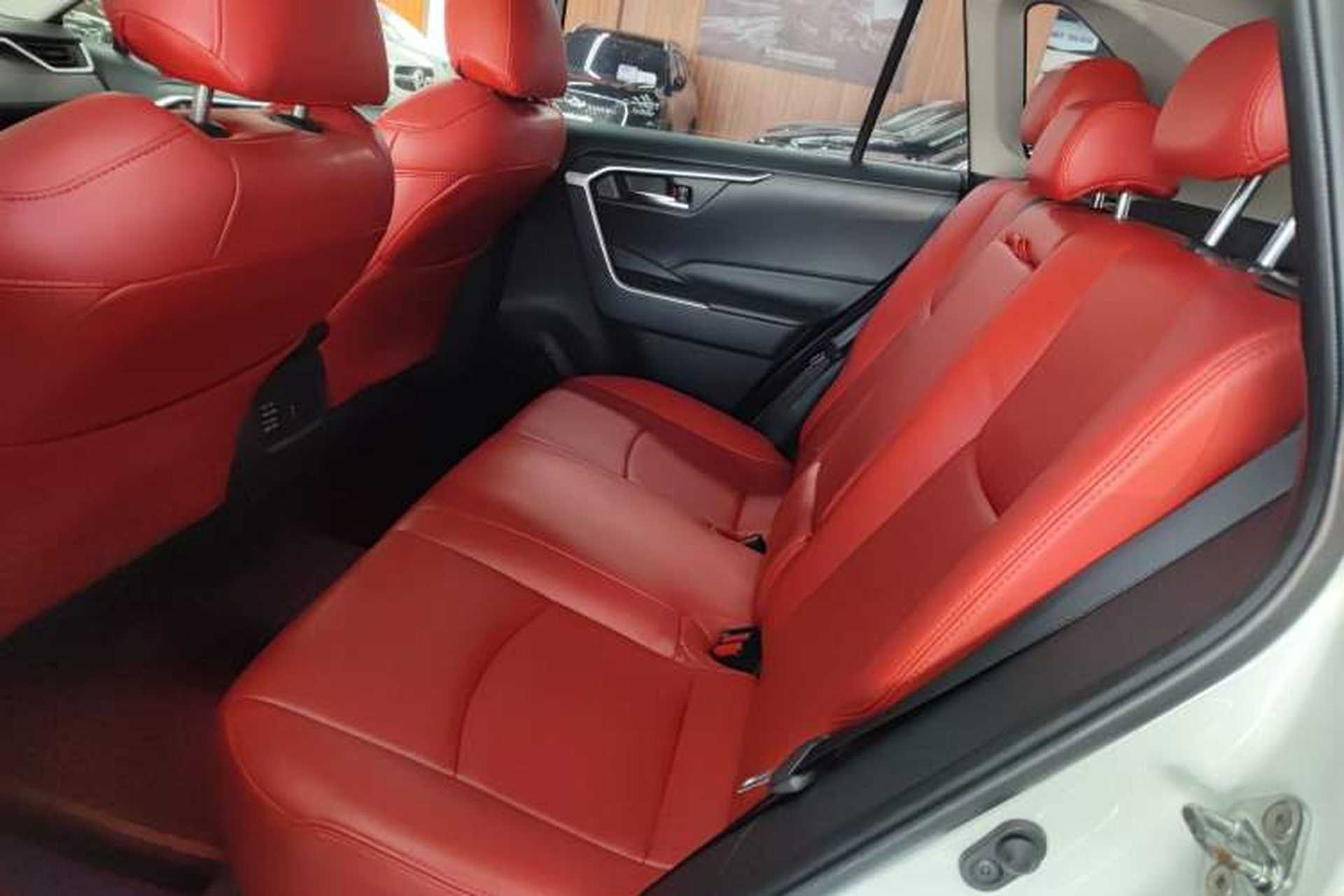 Used Toyota RAV4 2020 2.0L CVT Two-Wheel Drive Fashion Edition Left Rear Seat