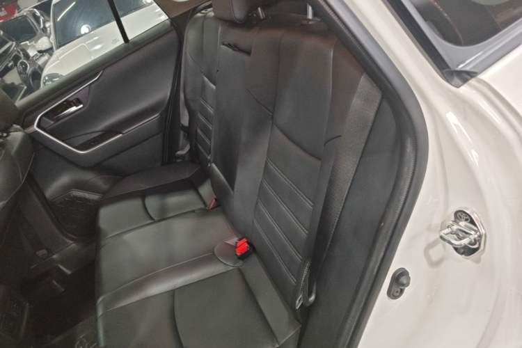 Used Toyota RAV4 2020 Dual-Engine 2.5L E-CVT 4x4 Elite PLUS Edition Left Rear Seat