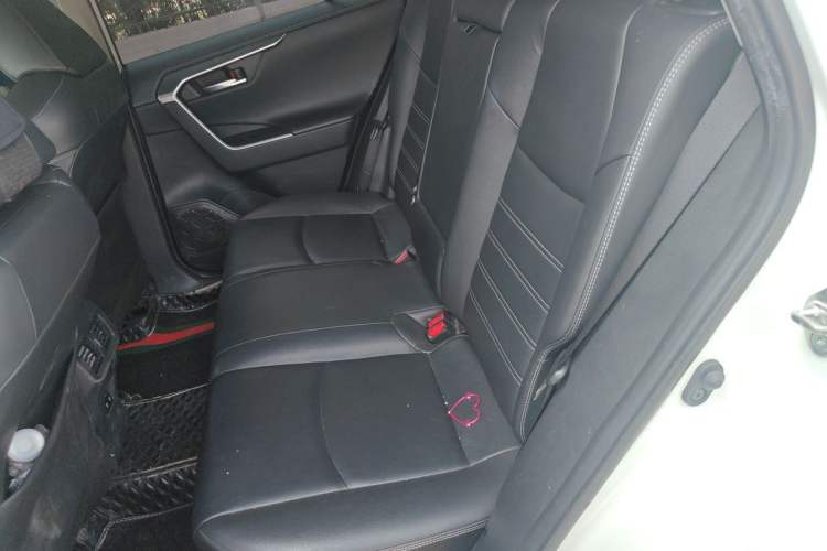 Used Toyota RAV4 2020 2.0L CVT Two-Wheel Drive Prestige Edition Left Rear Seat