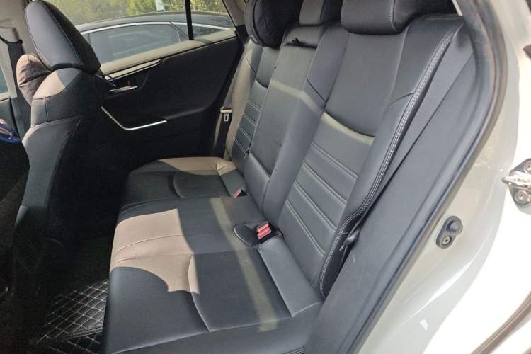 Used Toyota RAV4 2020 2.0L CVT Two-Wheel Drive Prestige Edition Left Rear Seat