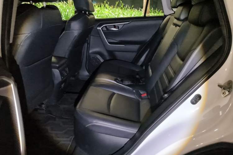 Used Toyota RAV4 2020 Dual-Engine 2.5L E-CVT 4x4 Elite PLUS Edition Left Rear Seat