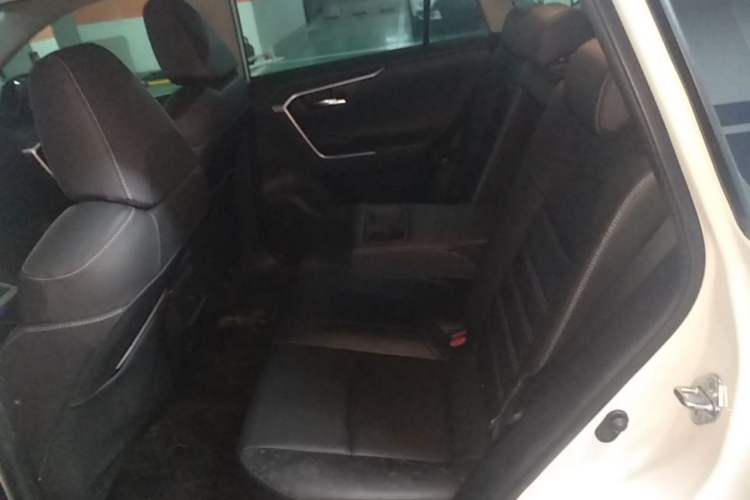 Used Toyota RAV4 2020 2.0L CVT Four-Wheel Drive Prestige Edition Left Rear Seat
