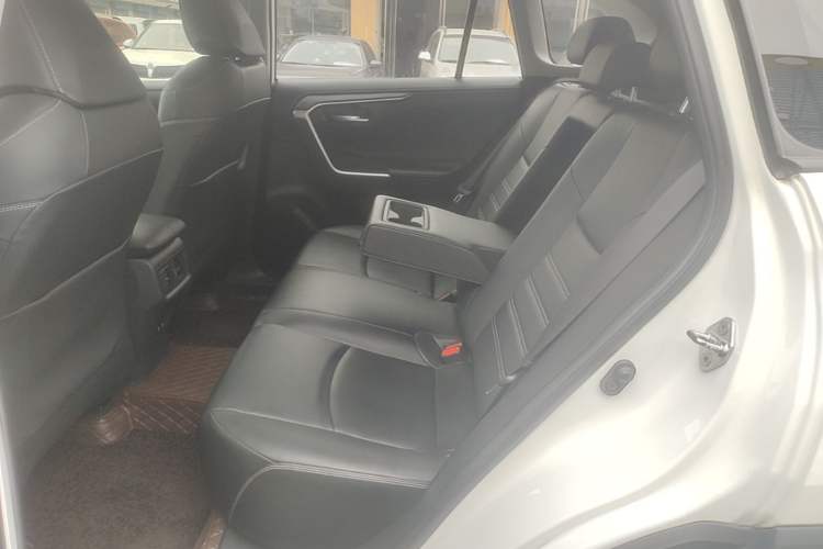Used Toyota RAV4 2020 2.0L CVT Two-Wheel Drive Prestige Edition Left Rear Seat