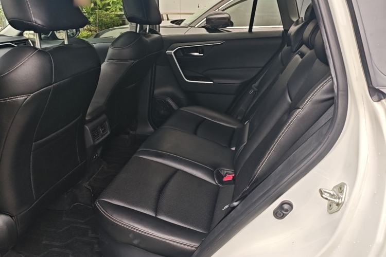 Used Toyota RAV4 2020 Dual-Engine 2.5L E-CVT Two-Wheel Drive Elite Edition Left Rear Seat