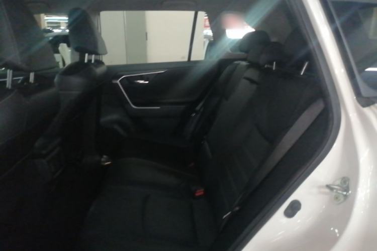 Used Toyota RAV4 2020 2.0L CVT Two-Wheel Drive Prestige Edition Left Rear Seat