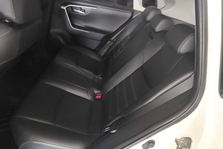 Used Toyota RAV4 2020 2.0L CVT Two-Wheel Drive Fashion PLUS Edition Left Rear Seat