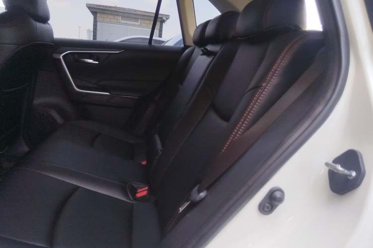 Used Toyota RAV4 2020 Dual-Engine 2.5L E-CVT Two-Wheel Drive Elite Edition Left Rear Seat