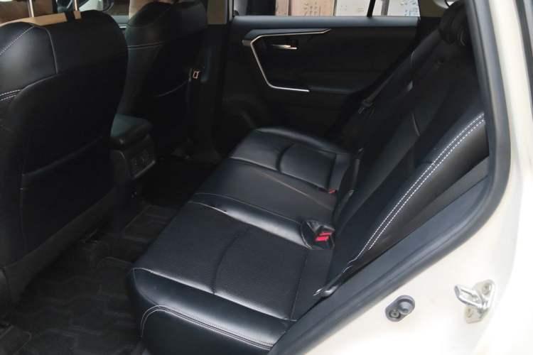 Used Toyota RAV4 2020 2.0L CVT Two-Wheel Drive Fashion Edition Left Rear Seat