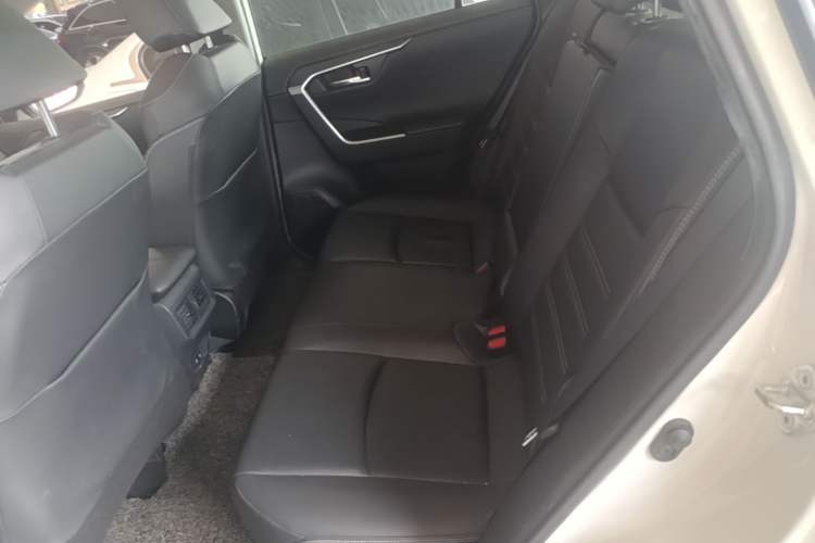 Used Toyota RAV4 2020 2.0L CVT Two-Wheel Drive Prestige Edition Left Rear Seat