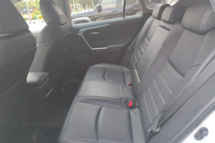 Used Toyota RAV4 2020 Dual-Engine 2.5L E-CVT Four-Wheel Drive Elite Edition Left Rear Seat
