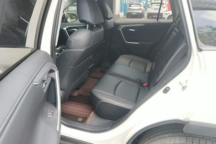 Used Toyota RAV4 2020 2.0L CVT Four-Wheel Drive Prestige Edition Left Rear Seat