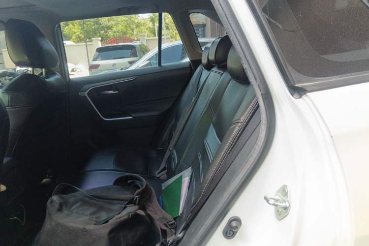Used Toyota RAV4 2020 2.0L CVT Two-Wheel Drive Fashion Edition Left Rear Seat