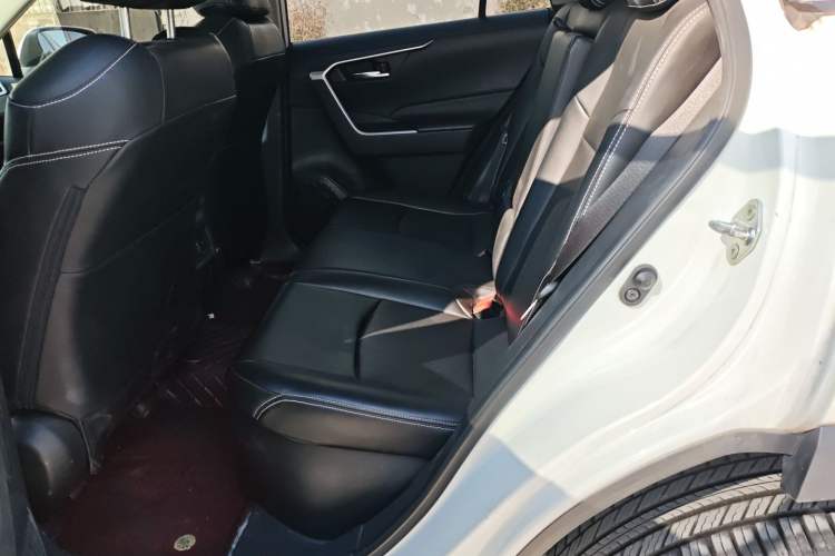 Used Toyota RAV4 2020 Dual-Engine 2.5L E-CVT Two-Wheel Drive Elite Edition Left Rear Seat