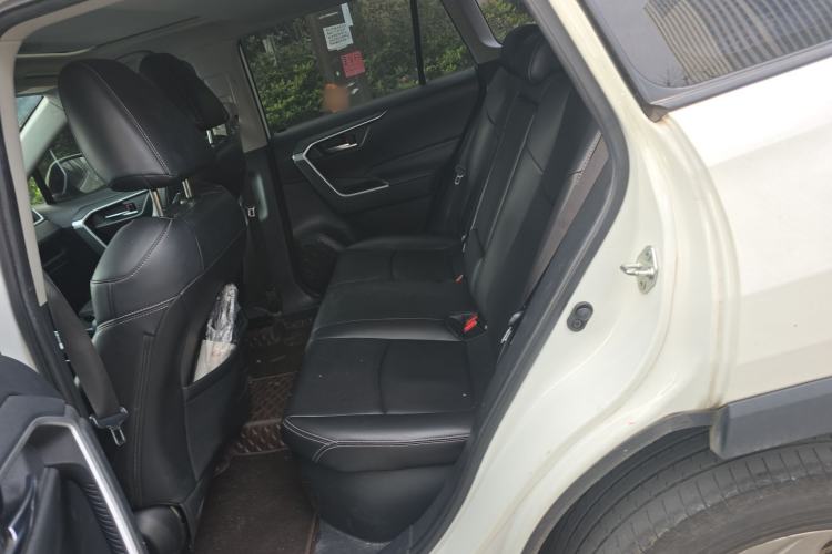 Used Toyota RAV4 2020 Dual-Engine 2.5L E-CVT Two-Wheel Drive Elite Edition Left Rear Seat