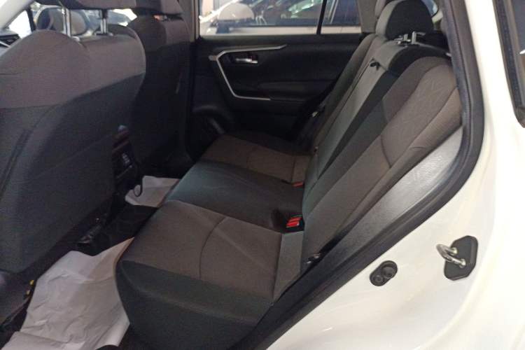 Used Toyota RAV4 2020 2.0L CVT Two-Wheel Drive Fashion Edition Left Rear Seat