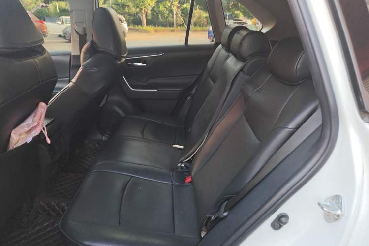 Used Toyota RAV4 2020 2.0L CVT Two-Wheel Drive Fashion Edition Left Rear Seat