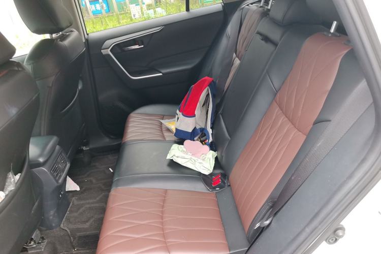 Used Toyota RAV4 2020 Dual-Engine 2.5L E-CVT Two-Wheel Drive Elite Edition Left Rear Seat