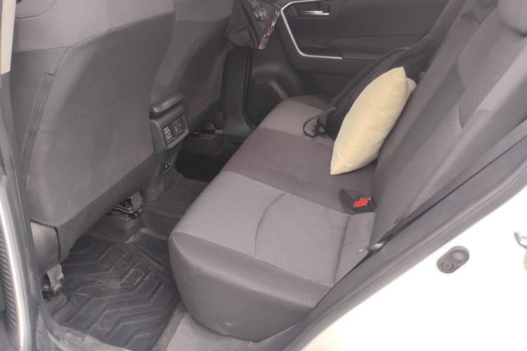 Used Toyota RAV4 2020 2.0L CVT Two-Wheel Drive Fashion Edition Left Rear Seat