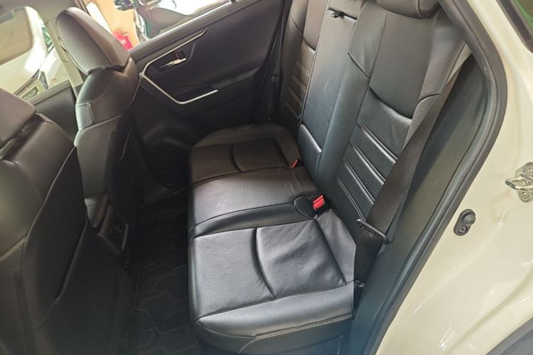 Used Toyota RAV4 2020 Dual-Engine 2.5L E-CVT 4x4 Elite PLUS Edition Left Rear Seat