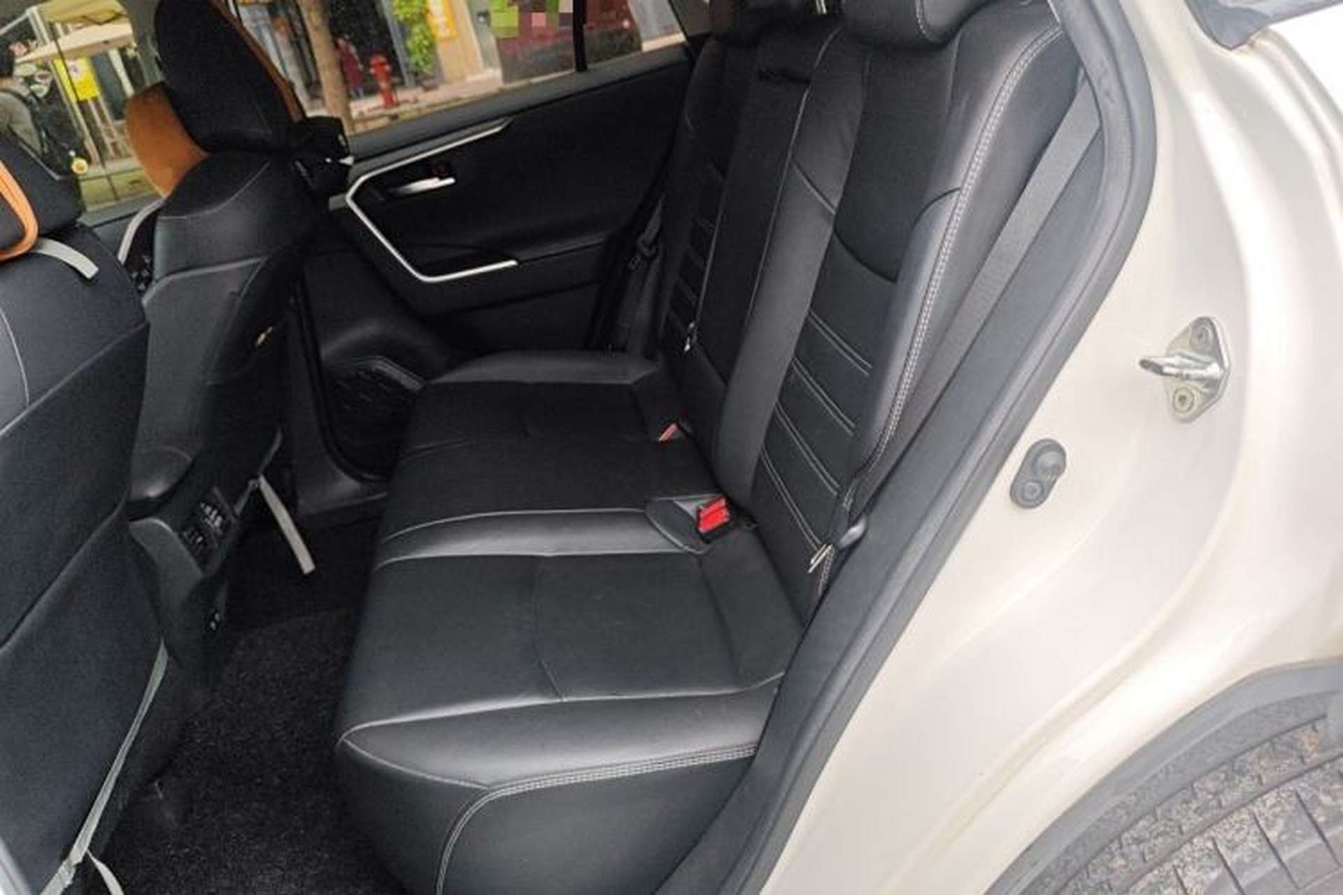 Used Toyota RAV4 2020 2.0L CVT Two-Wheel Drive Prestige Edition Left Rear Seat