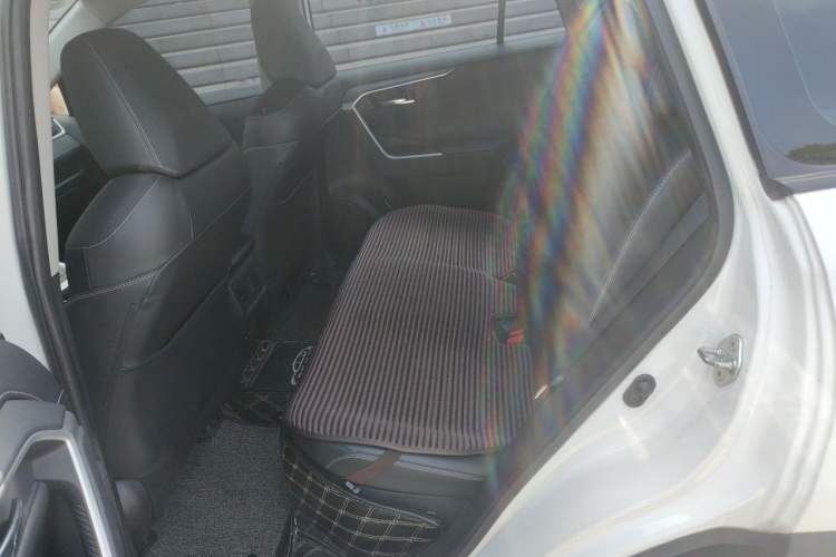 Used Toyota RAV4 2020 Dual-Engine 2.5L E-CVT 4x4 Elite PLUS Edition Left Rear Seat